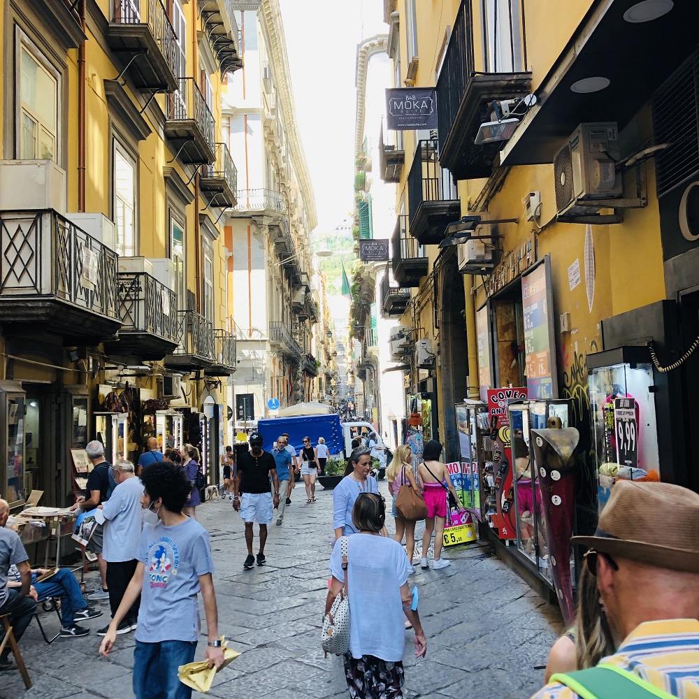 Straßenszene aus Neapel